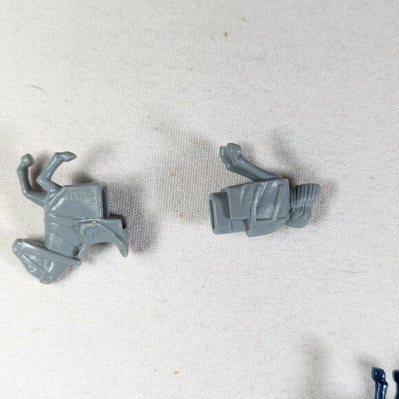 Set of 4 plastic medieval horse toys + metal knight figurine - Picture 4 of 7